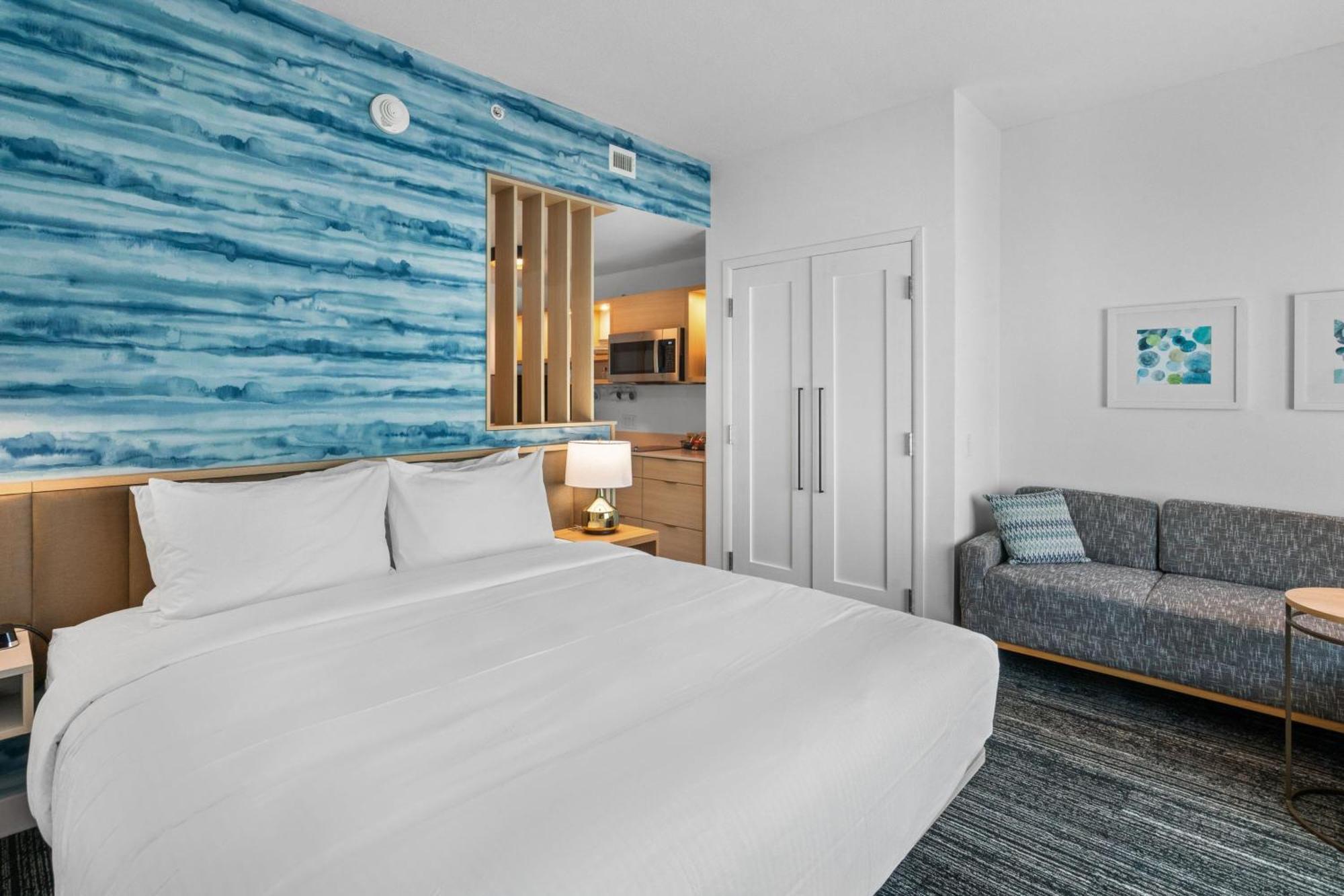 Towneplace Airport Hotel *