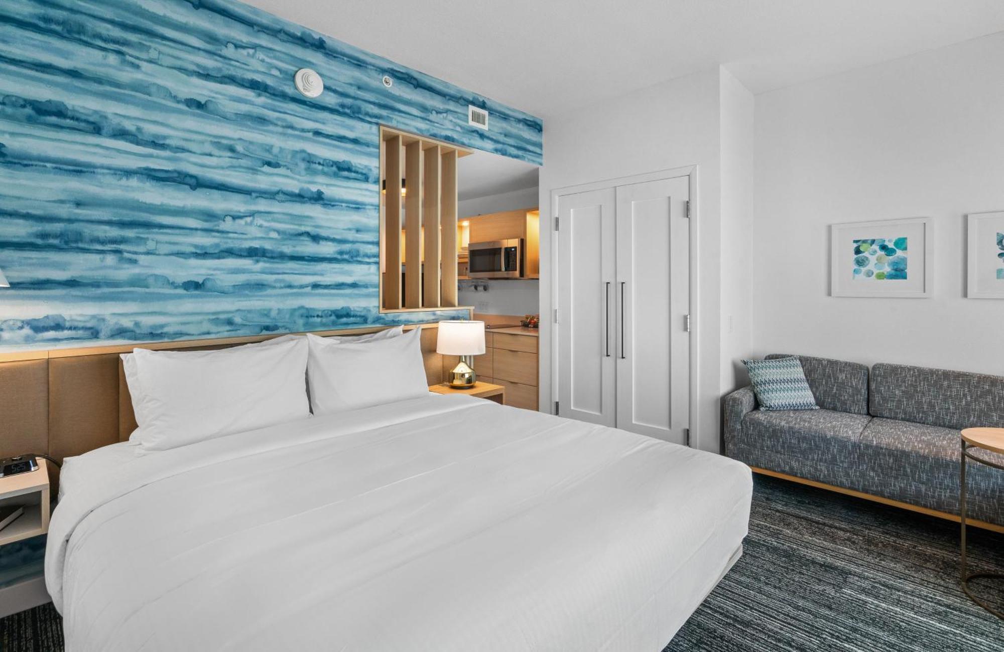 Towneplace Airport Hotel *