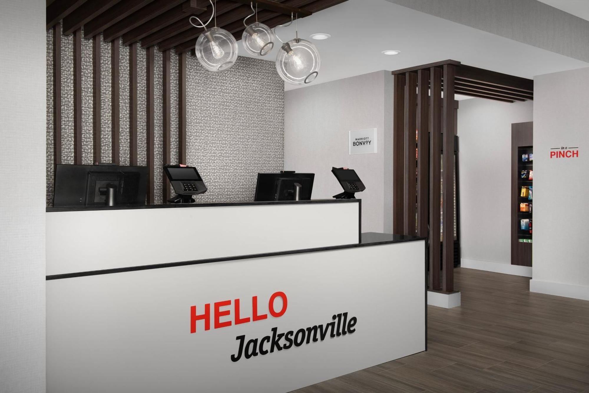 Hotel Towneplace Airport